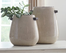 Load image into Gallery viewer, Diah Vase (Set of 2) image