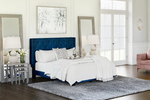 Load image into Gallery viewer, Vintasso Queen Upholstered Bed