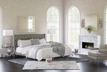 Load image into Gallery viewer, Vintasso Upholstered Bed image