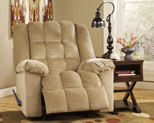 Load image into Gallery viewer, Ludden Recliner image
