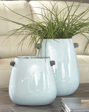 Load image into Gallery viewer, Diah Vase (Set of 2)
