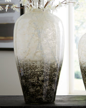 Load image into Gallery viewer, Mirielle Vase
