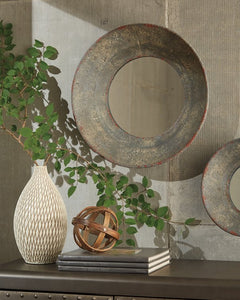 Carine Accent Mirror image